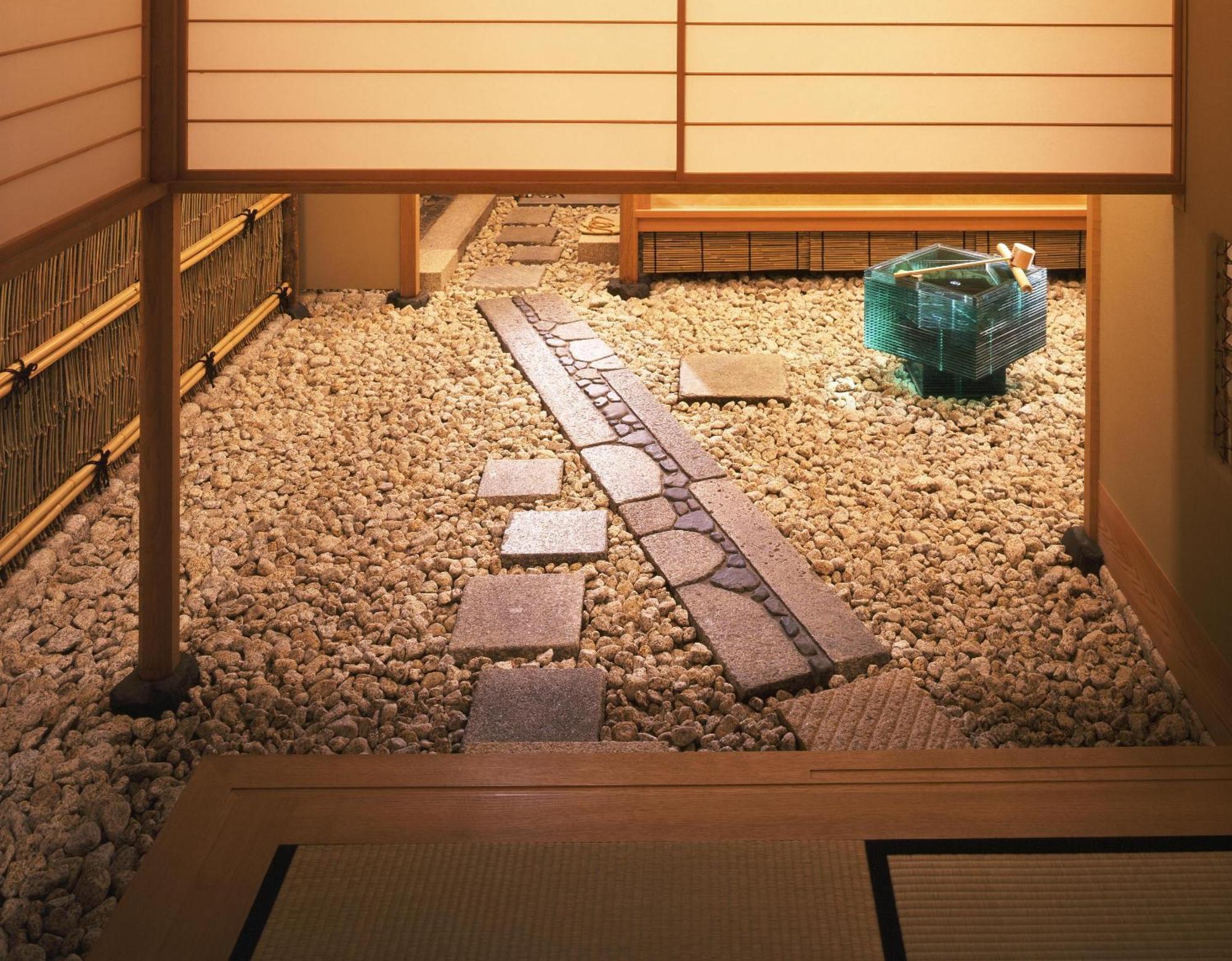 Cerulean Tower Tokyu Hotel, A Pan Pacific Partner Hotel Tokió Kültér fotó A small Japanese-style garden